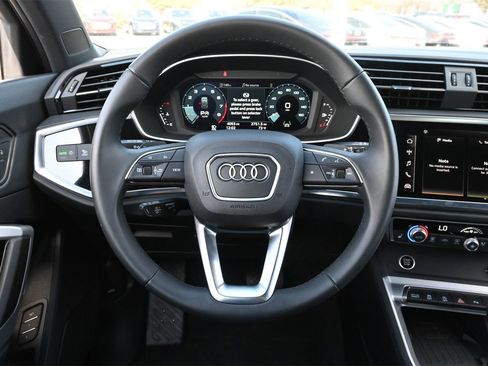 Certified 2025 Audi Q3 2.0T Premium Plus w/ Premium Plus Package image 5