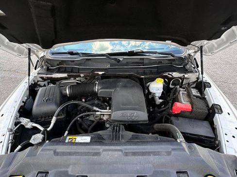 Used 2021 RAM 1500 Classic SLT AWD/4WD image 36