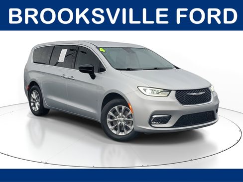 Used 2024 Chrysler Pacifica Touring-L image 1