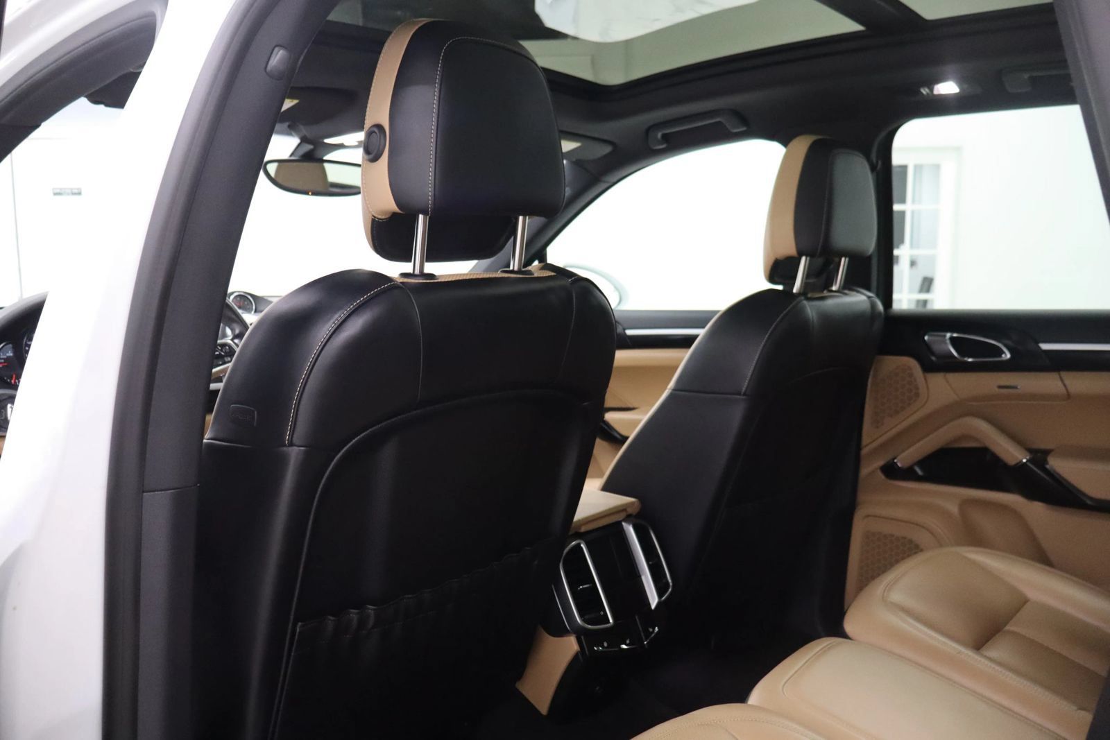 Used 2018 Porsche Cayenne AWD/4WD image 21