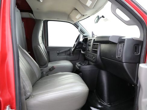 Used 2016 Chevrolet Express 3500 RWD image 7