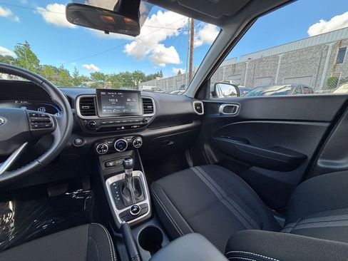 Used 2025 Hyundai Venue SEL image 34
