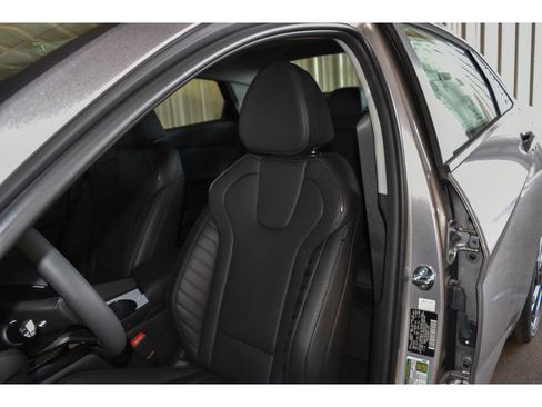 New 2025 Hyundai Elantra Limited image 81