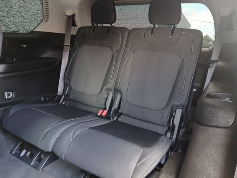 Used 2022 Jeep Grand Cherokee L Laredo w/ Luxury Tech Group I RWD image 5