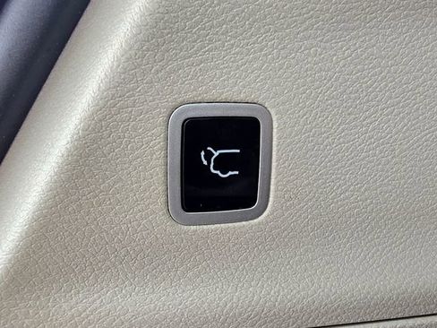 Certified 2024 Chrysler Pacifica Touring-L image 29