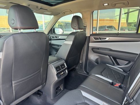 Used 2024 Volkswagen Atlas Peak Edition SE image 33