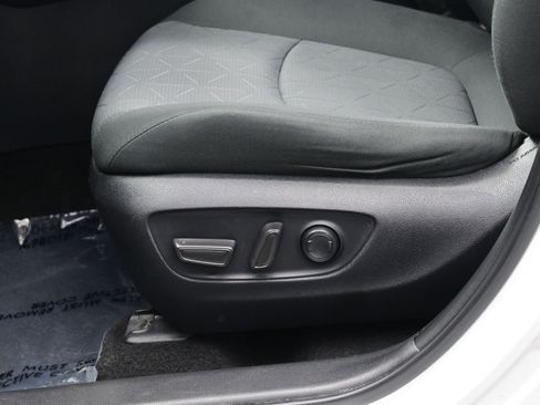 Used 2021 Toyota RAV4 XLE AWD/4WD image 11