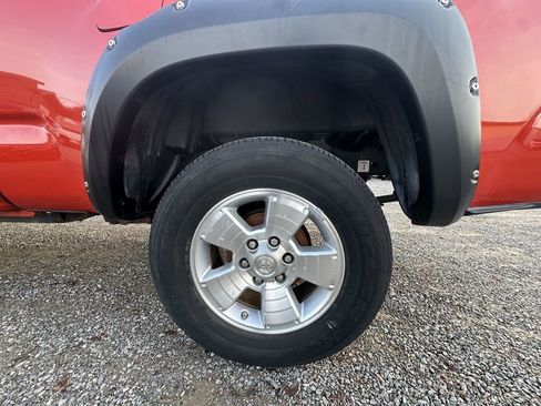 Used 2016 Toyota Tacoma TRD Sport image 28