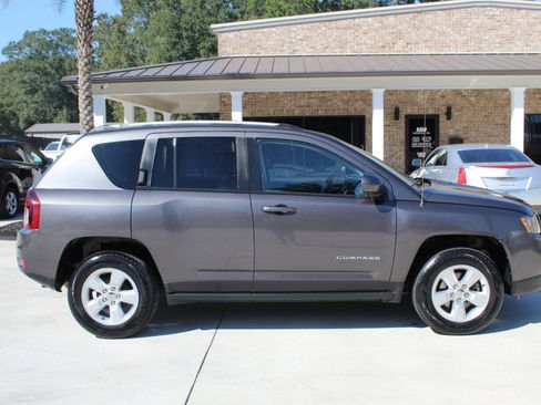 Used 2016 Jeep Compass Latitude image 16