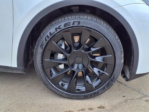Used 2023 Tesla Model Y Long Range image 21