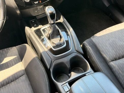 Used 2019 Nissan Rogue SV w/ Premium Package AWD/4WD image 16