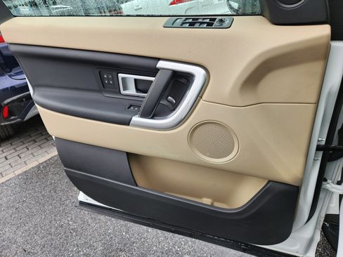 Used 2019 Land Rover Discovery Sport HSE image 25