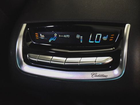 Used 2024 Cadillac XT6 Sport image 35