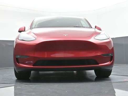 Used 2025 Tesla Model Y Long Range image 25