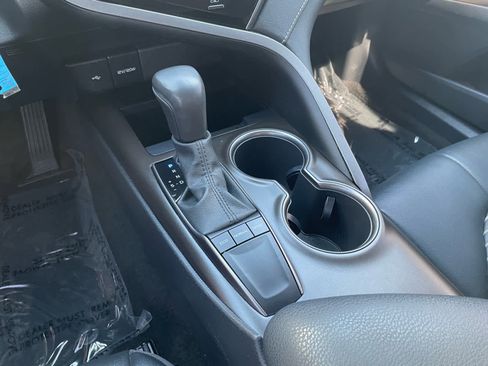 Used 2023 Toyota Camry SE image 13