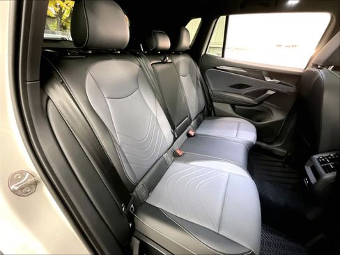 New 2026 Volkswagen Tiguan SE R-Line AWD/4WD image 11