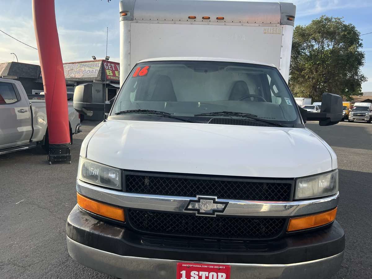 Used 2016 Chevrolet Express 3500 RWD image 2
