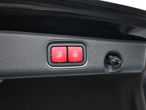 Used 2018 Mercedes-Benz E 300 4MATIC image 39