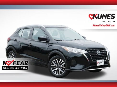 Used 2022 Nissan Kicks SV FWD image 1
