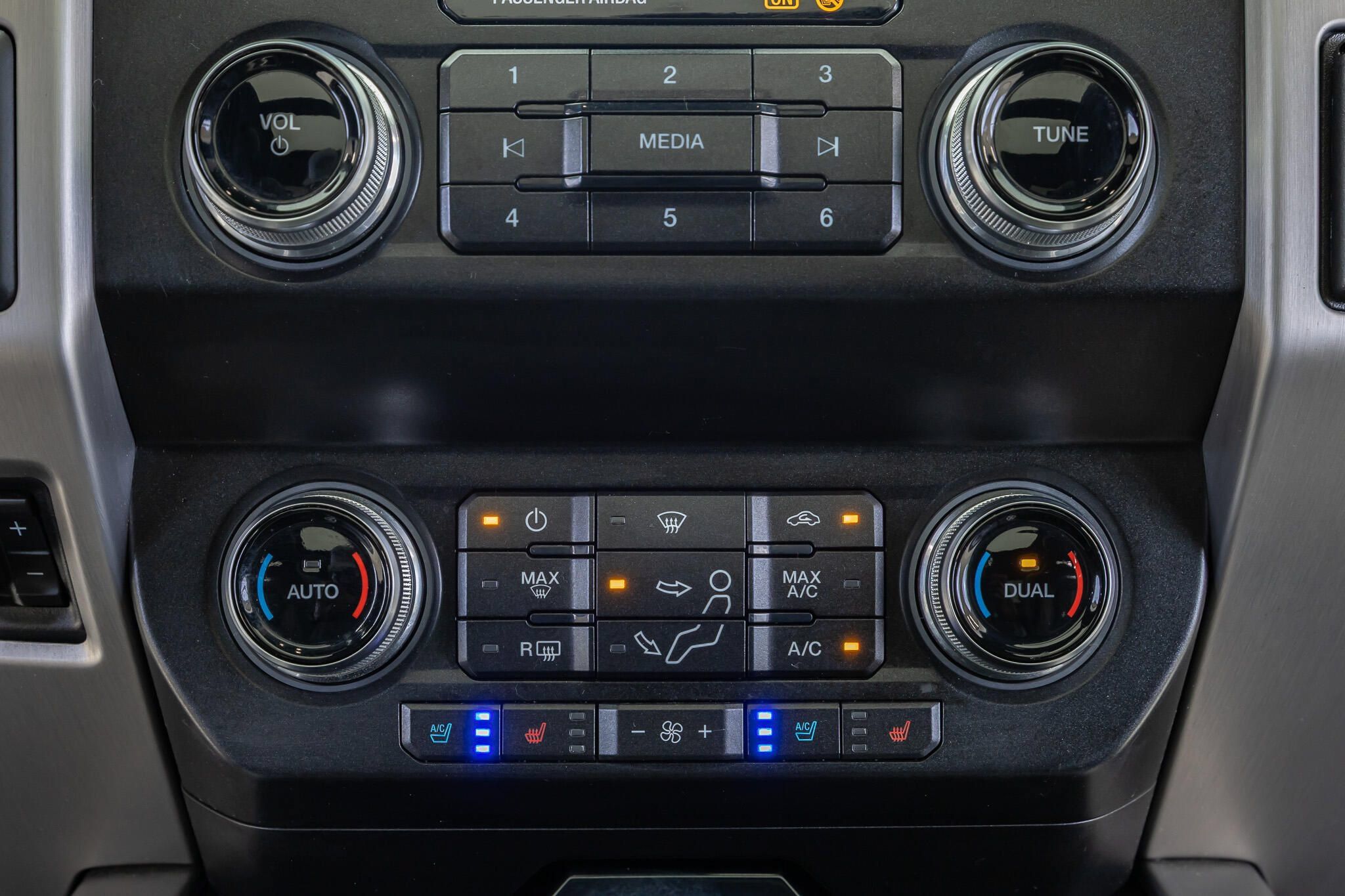 Used 2019 Ford F250 Platinum w/ Platinum Ultimate Package AWD/4WD image 25