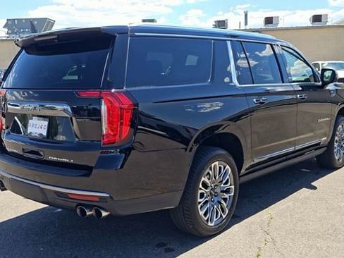 Used 2023 GMC Yukon XL Denali Ultimate AWD/4WD image 8