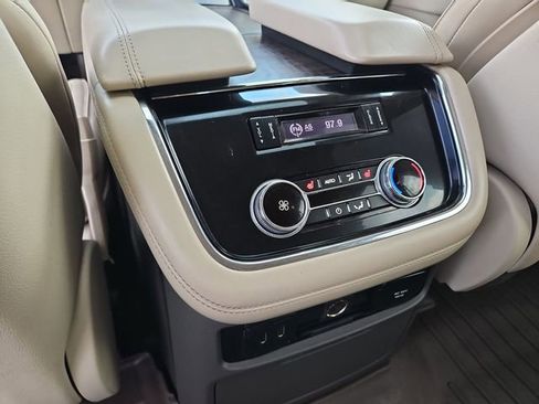 Used 2018 Lincoln Navigator Select RWD image 22