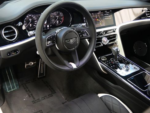Used 2024 Bentley Flying Spur W12 image 13