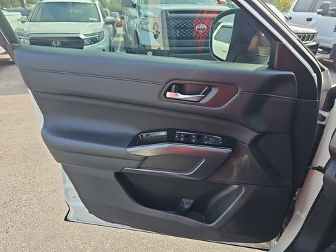 Used 2023 Nissan Pathfinder SL w/ SL Premium Package FWD image 29