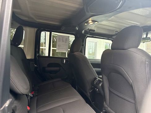 Used 2023 Jeep Wrangler Unlimited image 14