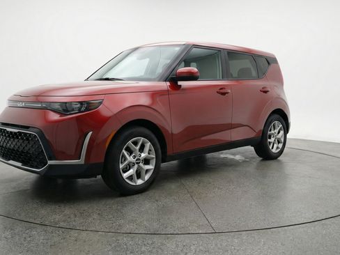 Used 2025 Kia Soul LX w/ LX Technology Package image 3