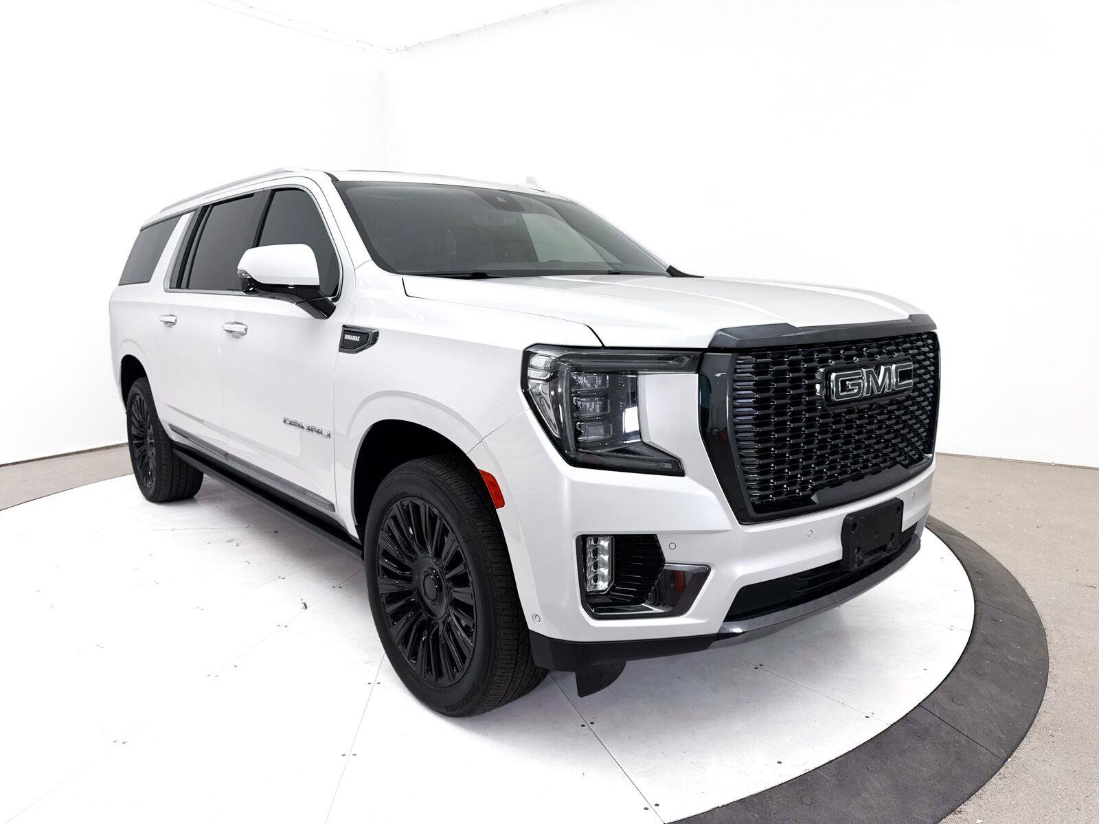 Used 2024 GMC Yukon XL Denali Ultimate AWD/4WD image 16