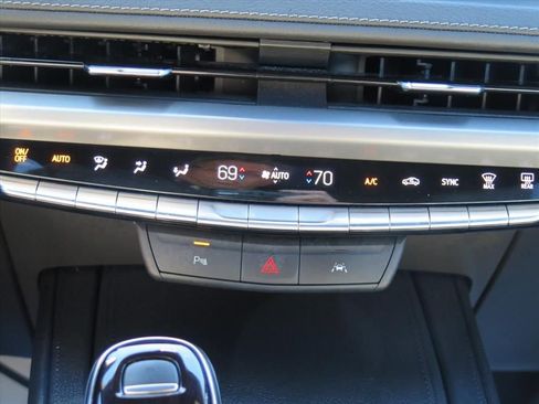 Used 2024 Cadillac XT4 Premium Luxury image 19