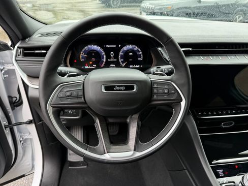 New 2026 Jeep Grand Cherokee Limited w/ Limited Altitude Package AWD/4WD image 6
