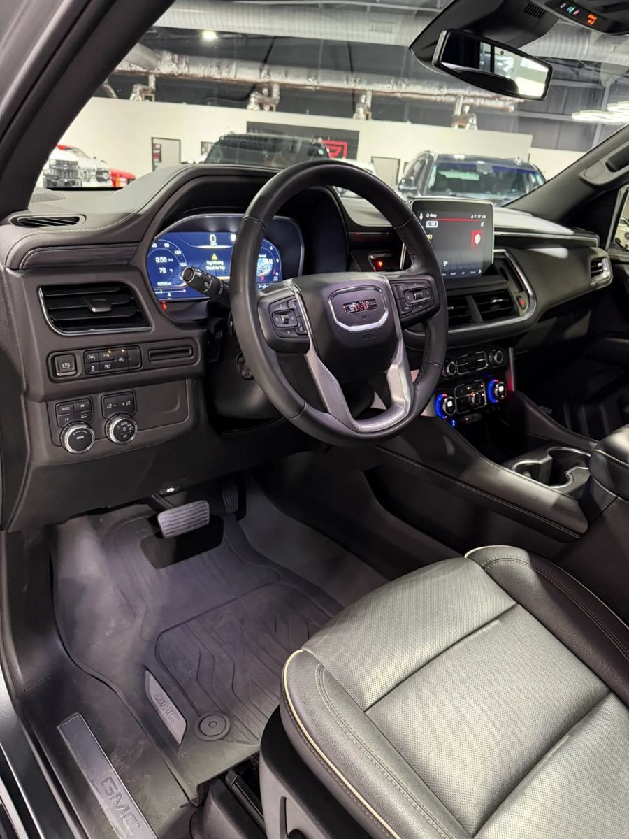 Used 2023 GMC Yukon XL SLT w/ SLT Premium Package AWD/4WD image 15