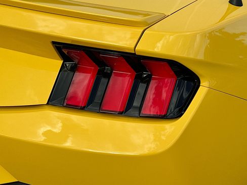 Used 2024 Ford Mustang GT Premium image 26