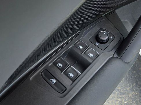 Certified 2026 Volkswagen Tiguan SE AWD/4WD image 17