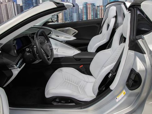 Used 2024 Chevrolet Corvette Stingray Premium Conv w/ Z51 Performance Package RWD image 20