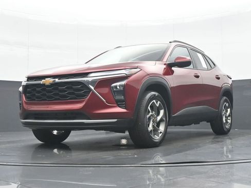 Used 2025 Chevrolet Trax LT w/ LT Convenience Package FWD image 26