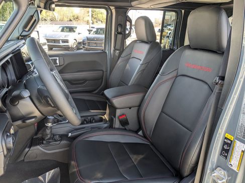 Used 2025 Jeep Wrangler Unlimited Rubicon image 5