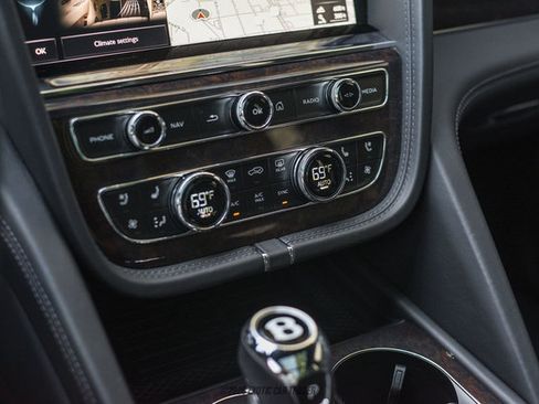 Used 2021 Bentley Bentayga AWD/4WD image 21