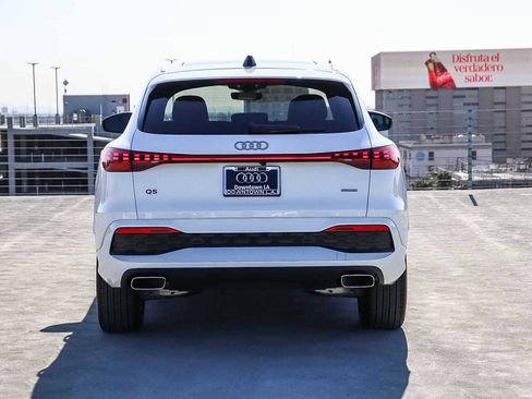 Used 2025 Audi Q5 Premium w/ Convenience Package image 5