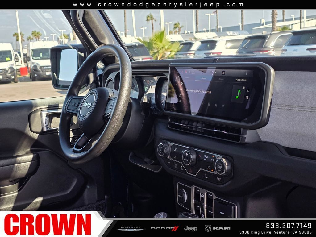 Used 2025 Jeep Gladiator Mojave AWD/4WD image 10