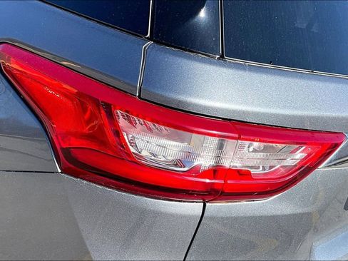 Used 2020 Chevrolet Traverse LT image 31