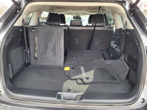 Used 2023 Toyota Highlander Limited image 11