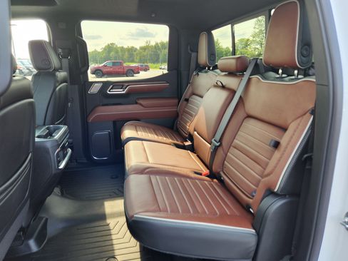Used 2024 GMC Sierra 1500 Denali Ultimate AWD/4WD image 12