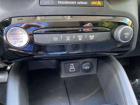 New 2025 Ford Escape SE w/ Class II Trailer Tow Package FWD image 22