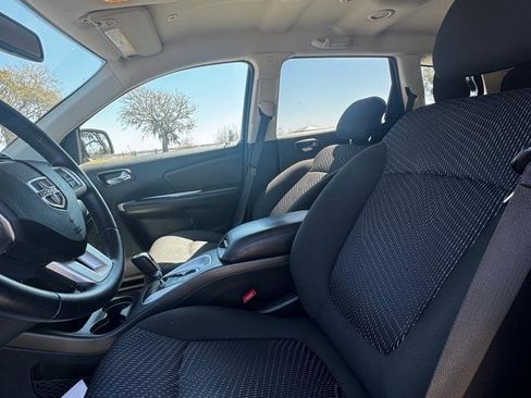 Used 2020 Dodge Journey SE w/ SE Popular Equipment Group image 10