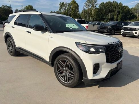 Used 2025 Ford Explorer ST-Line w/ Premium Package AWD/4WD image 11