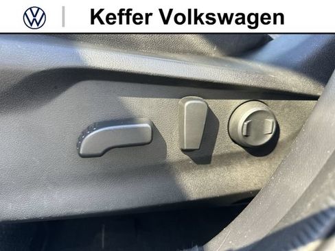 Used 2021 Subaru Forester Premium AWD/4WD image 13
