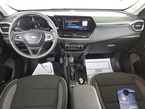 Used 2025 Chevrolet TrailBlazer LT AWD/4WD image 2